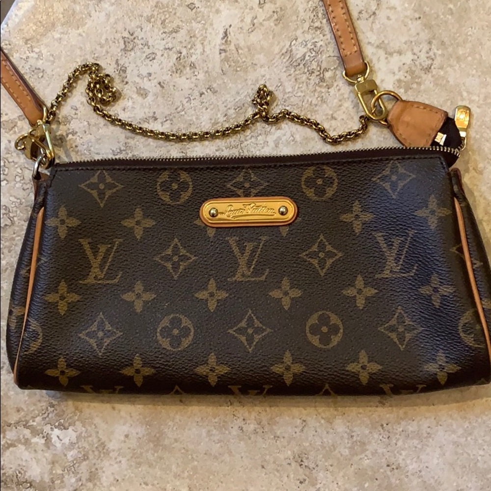 Louis Vuitton purse. Great condition!